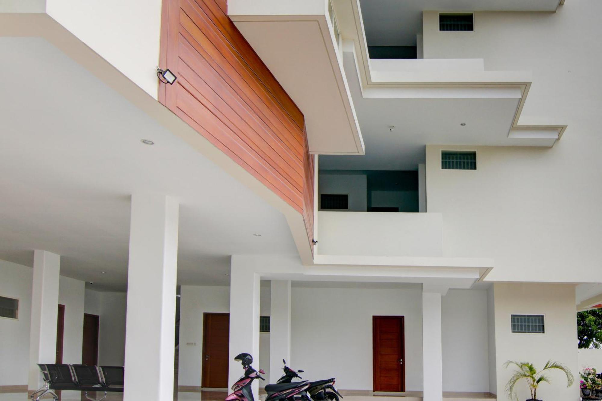 Hotel Oyo 93190 Sartika Gh Syariah 2*