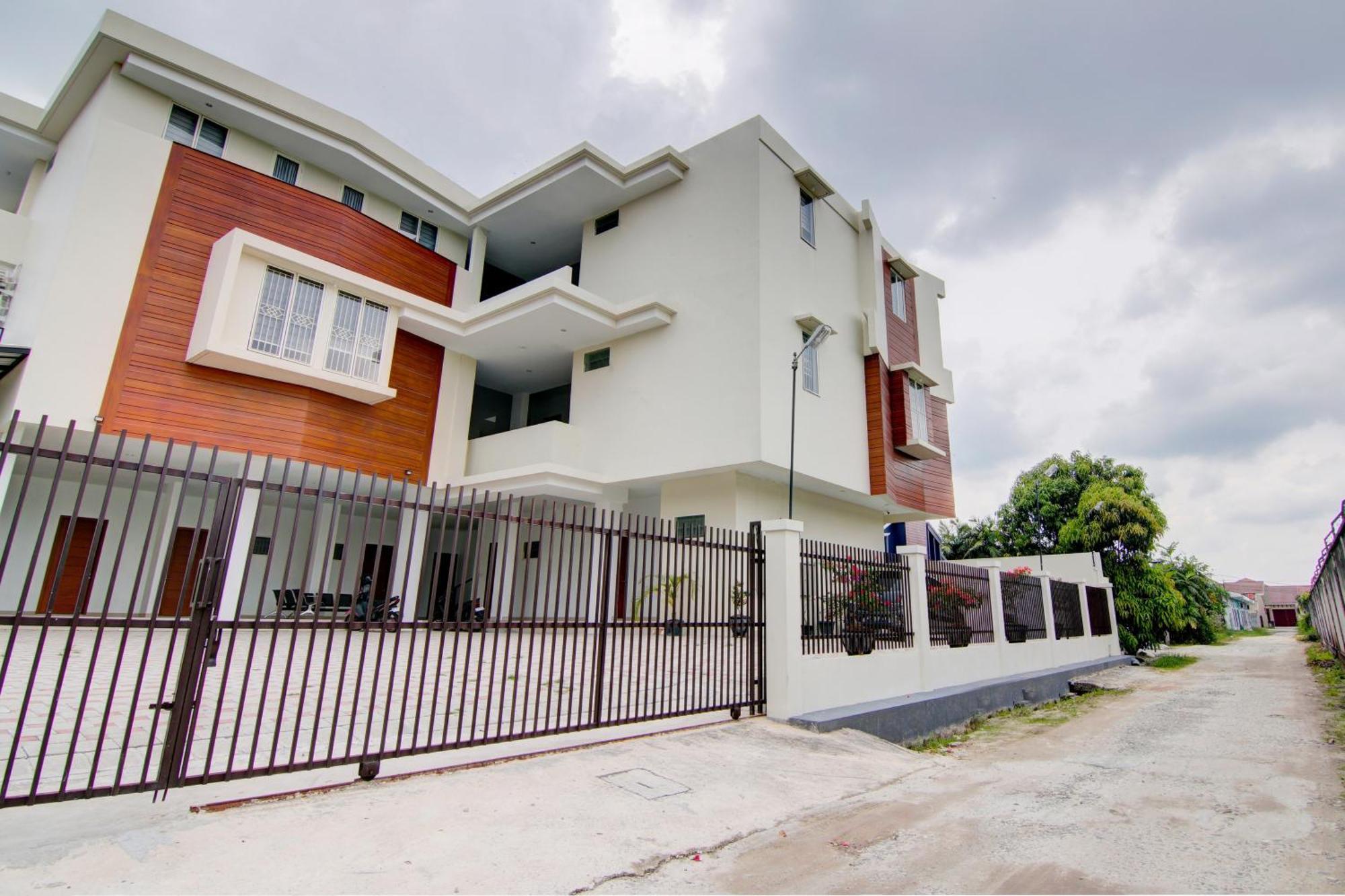 Oyo 93190 Sartika Gh Syariah Hotel 2*